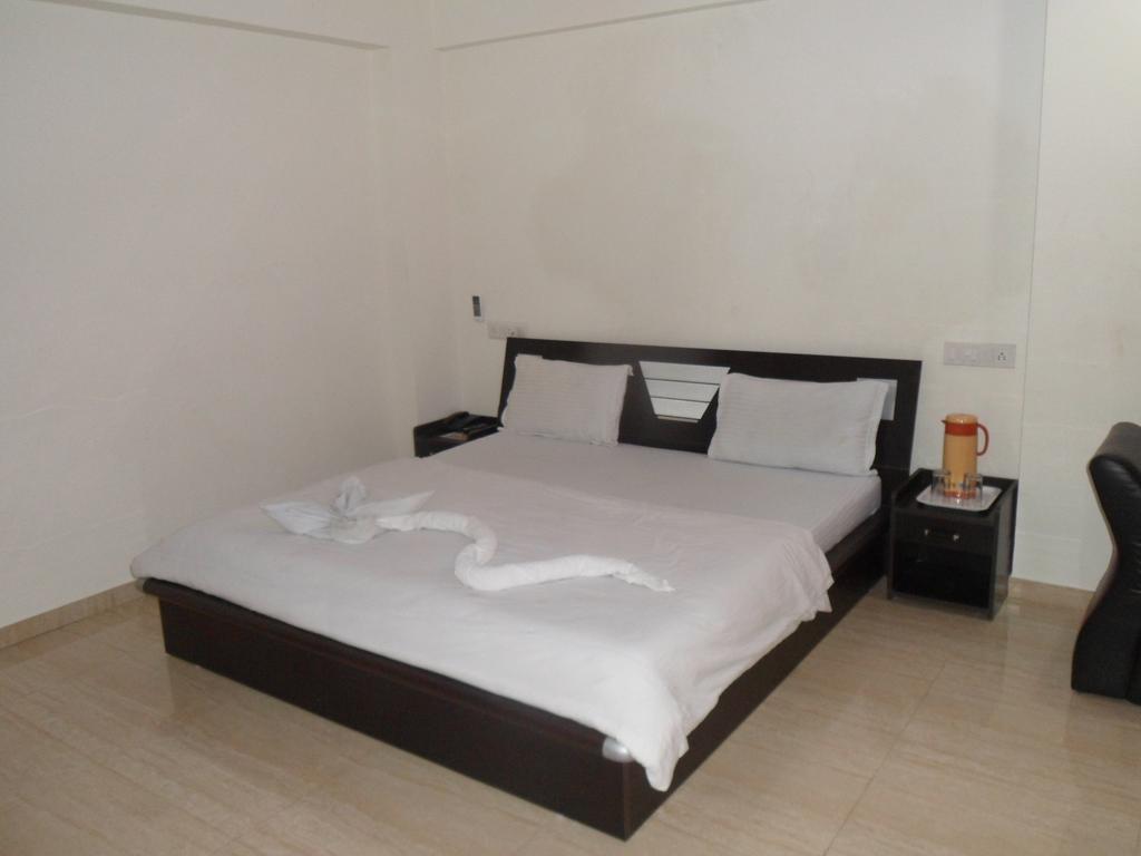 Hotel Rajdeep Inn Ahmedabad Exterior photo