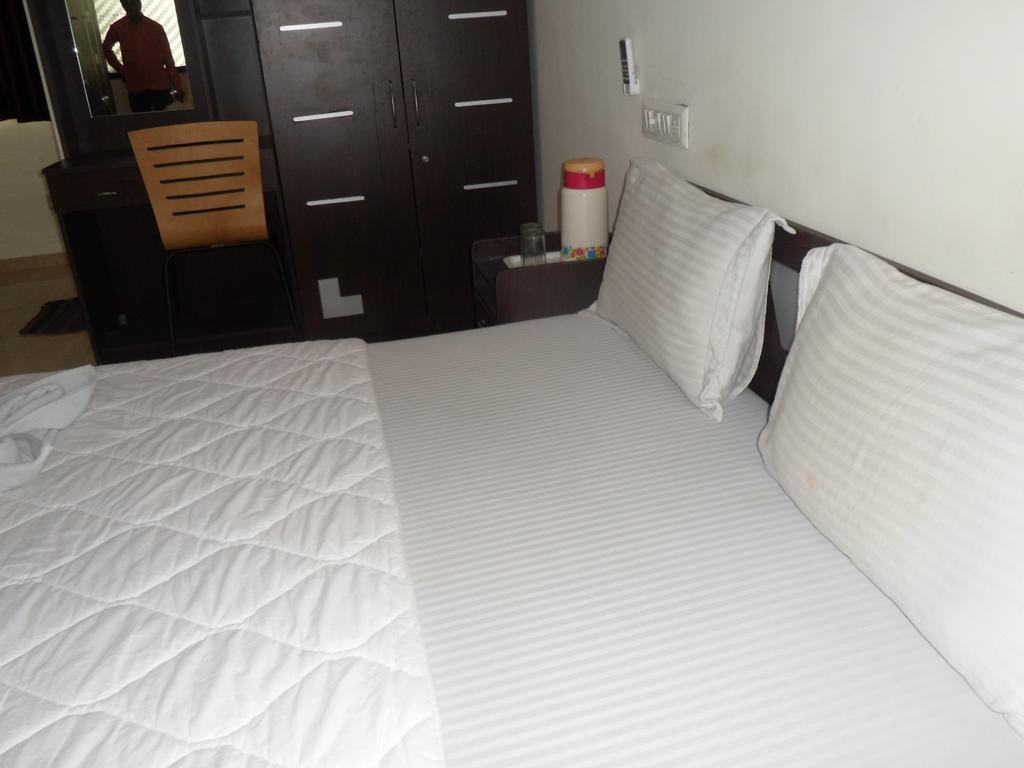 Hotel Rajdeep Inn Ahmedabad Exterior photo