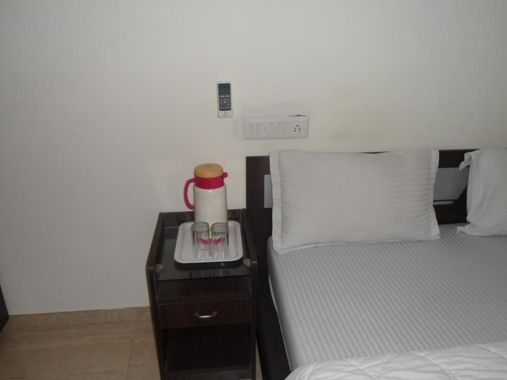 Hotel Rajdeep Inn Ahmedabad Exterior photo