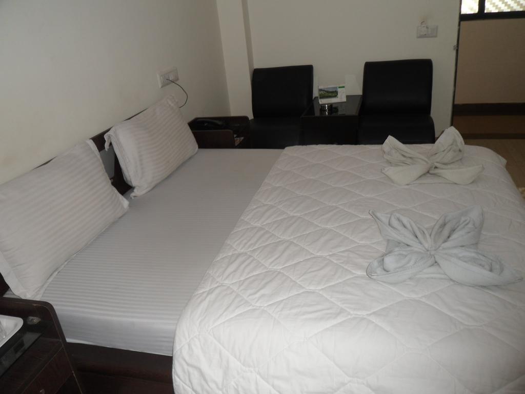 Hotel Rajdeep Inn Ahmedabad Exterior photo