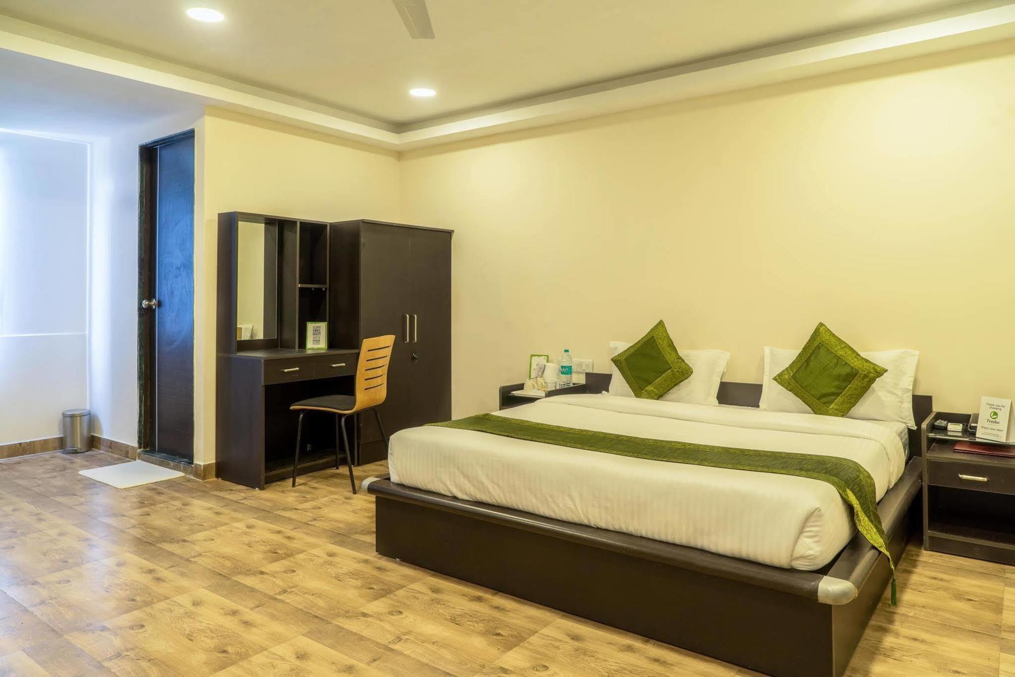 Hotel Rajdeep Inn Ahmedabad Exterior photo