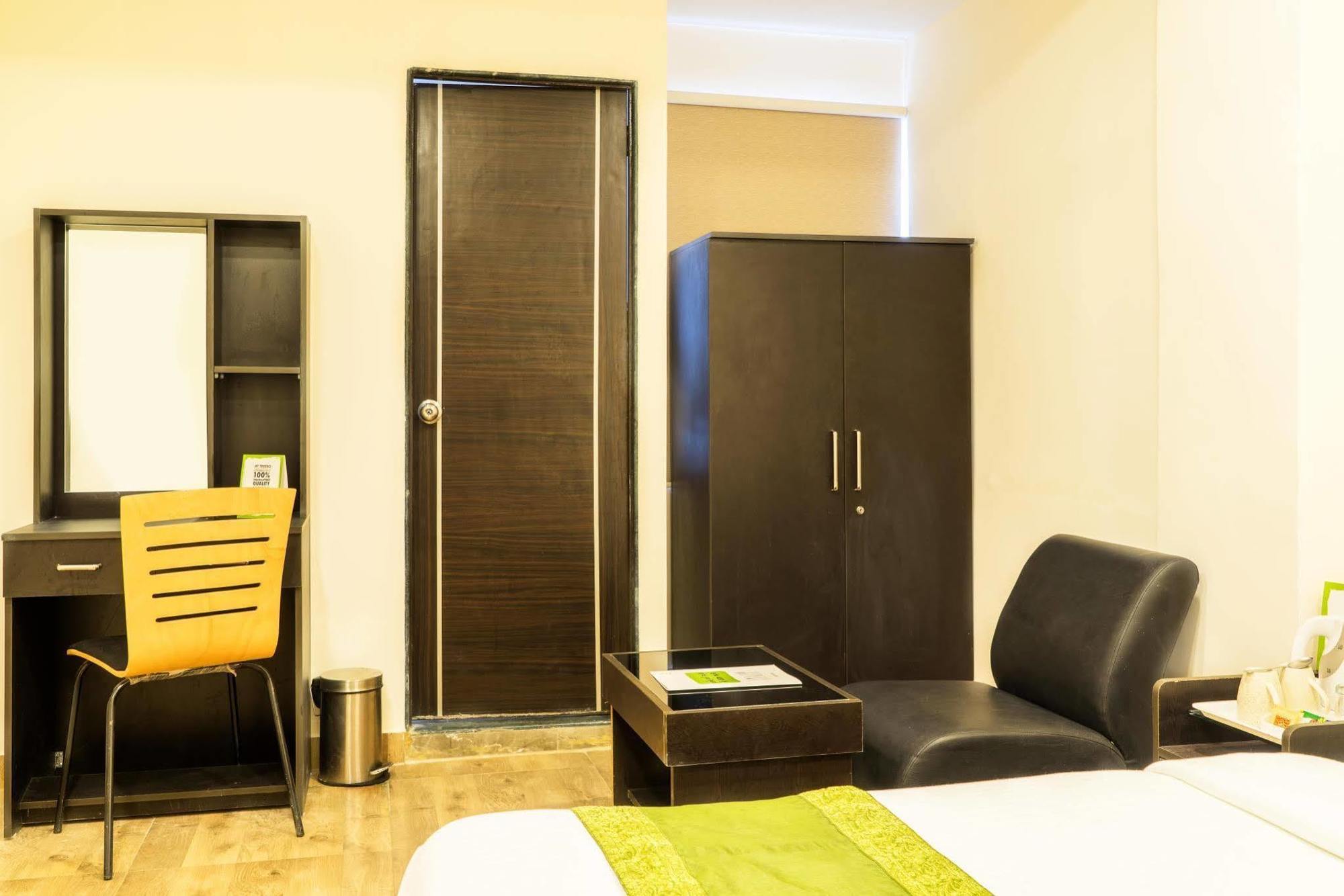 Hotel Rajdeep Inn Ahmedabad Exterior photo